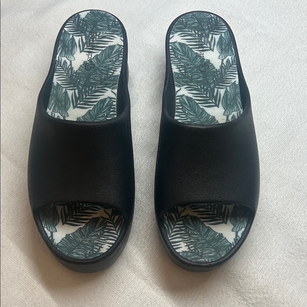 BareTraps Black Platform Slide Sandals with Green Leaf Insole - Picture 3 of 7
